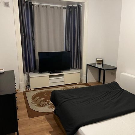 New Flat, Own Bathroom, Sitting Room & Large Bedroom - Walsall Bescot Exterior foto