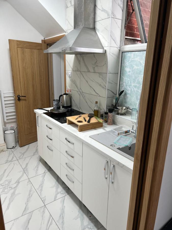 New Flat, Own Bathroom, Sitting Room & Large Bedroom - Walsall Bescot Exterior foto